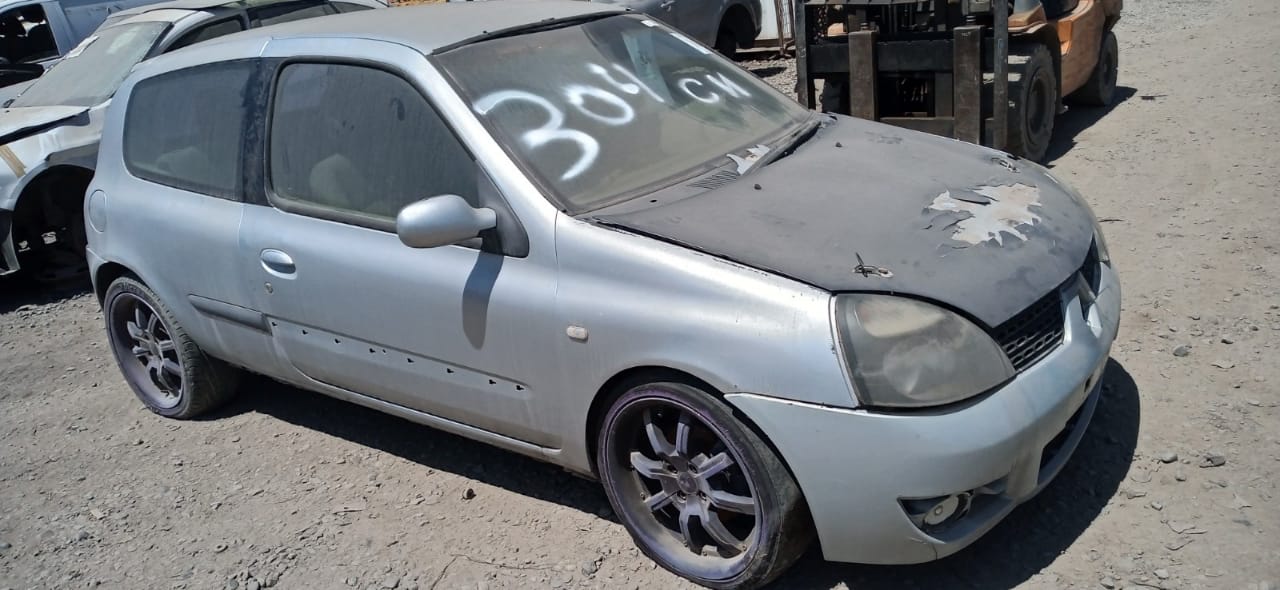  Renault CLIO 2006    EN DESARME